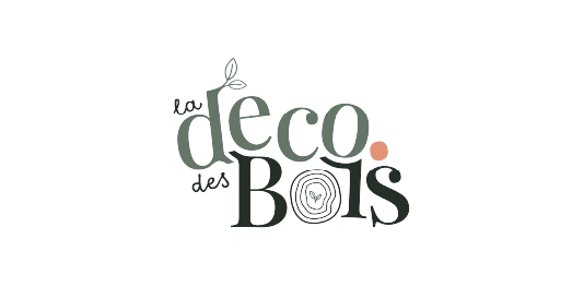 Logo pour la Déco des Bois, entreprise de création d'objets déco en bois découpé et gravé, pour les anniversaires, les naissances et les mariages. J'ai créée le logo ainsi que la charte graphique de cette marque qui a vu son lancement reportée à plus tard.