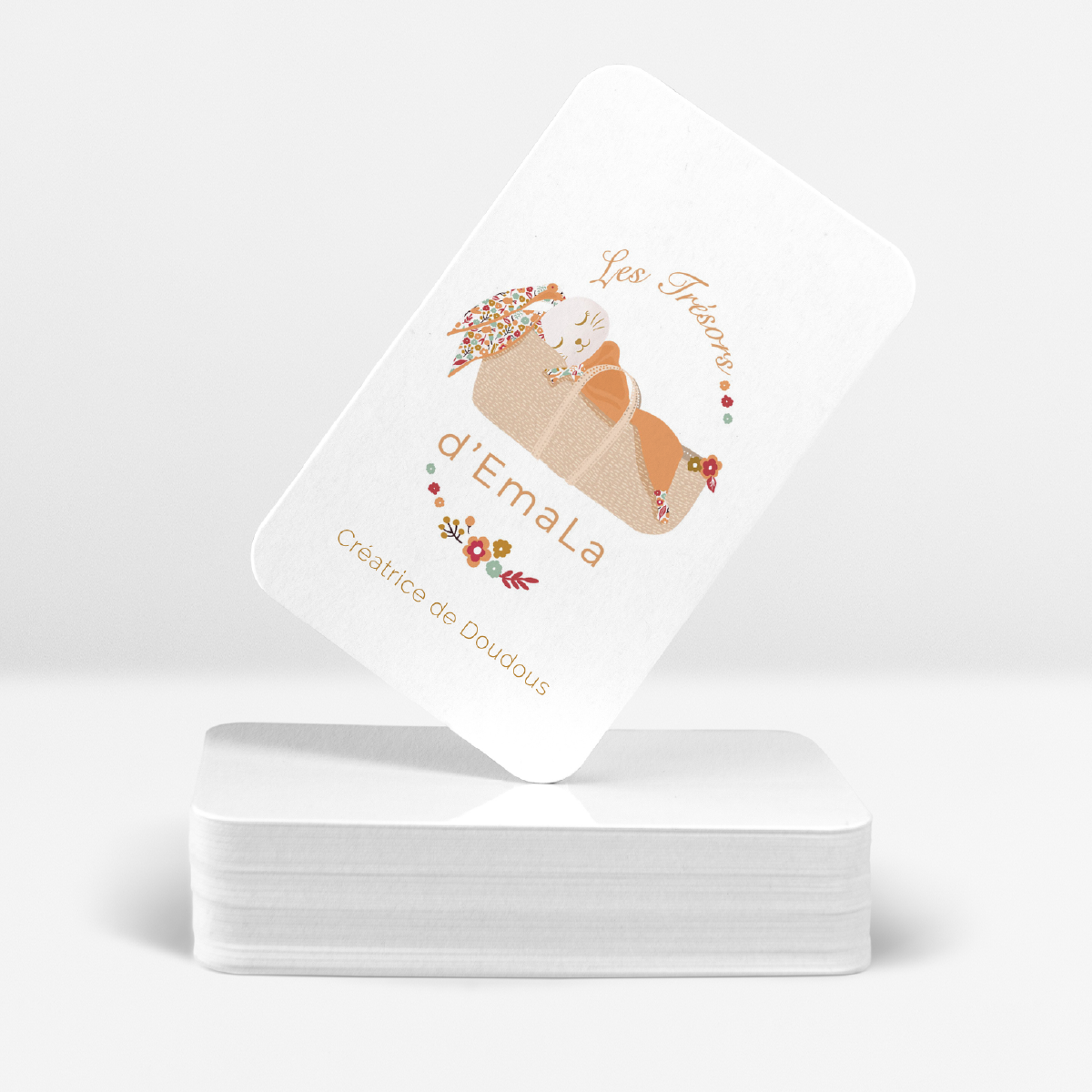 Carte de visite blanche avec illustration florale et logo Les Trésors d'smala